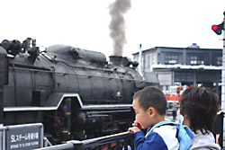 本物の機関車にテンション↑↑