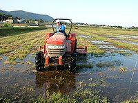 水を貯めて、なぎ倒していきます