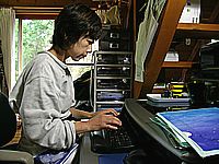 眠い目をこすりながら