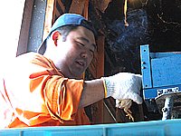 にこやかに