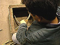 押さえる役目です