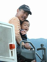 コンバインに乗ってご機嫌さん♪