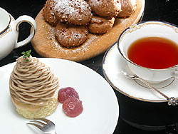 菓子工房友の栗のお山で夜のケーキの演出