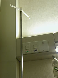 病室って、色数少ないですね