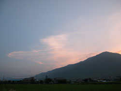 田から見た南の空